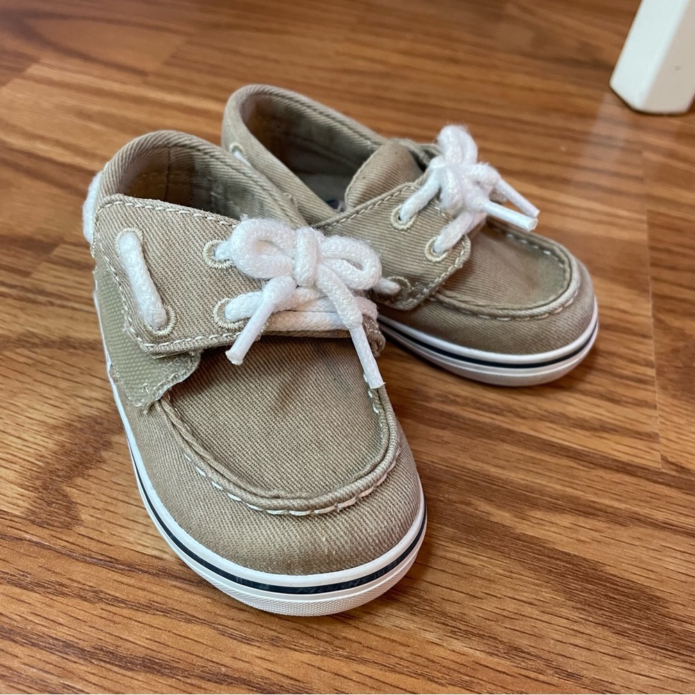 Sperry 3M boat shoes.